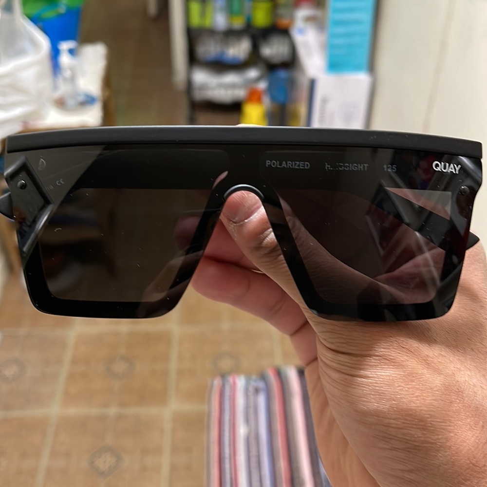 Quay 🔑 Mens’ Polarized Shades